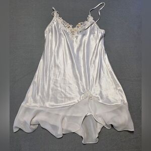 Belle Nuit Vintage Elegant White Lace Satin Chemise Medium